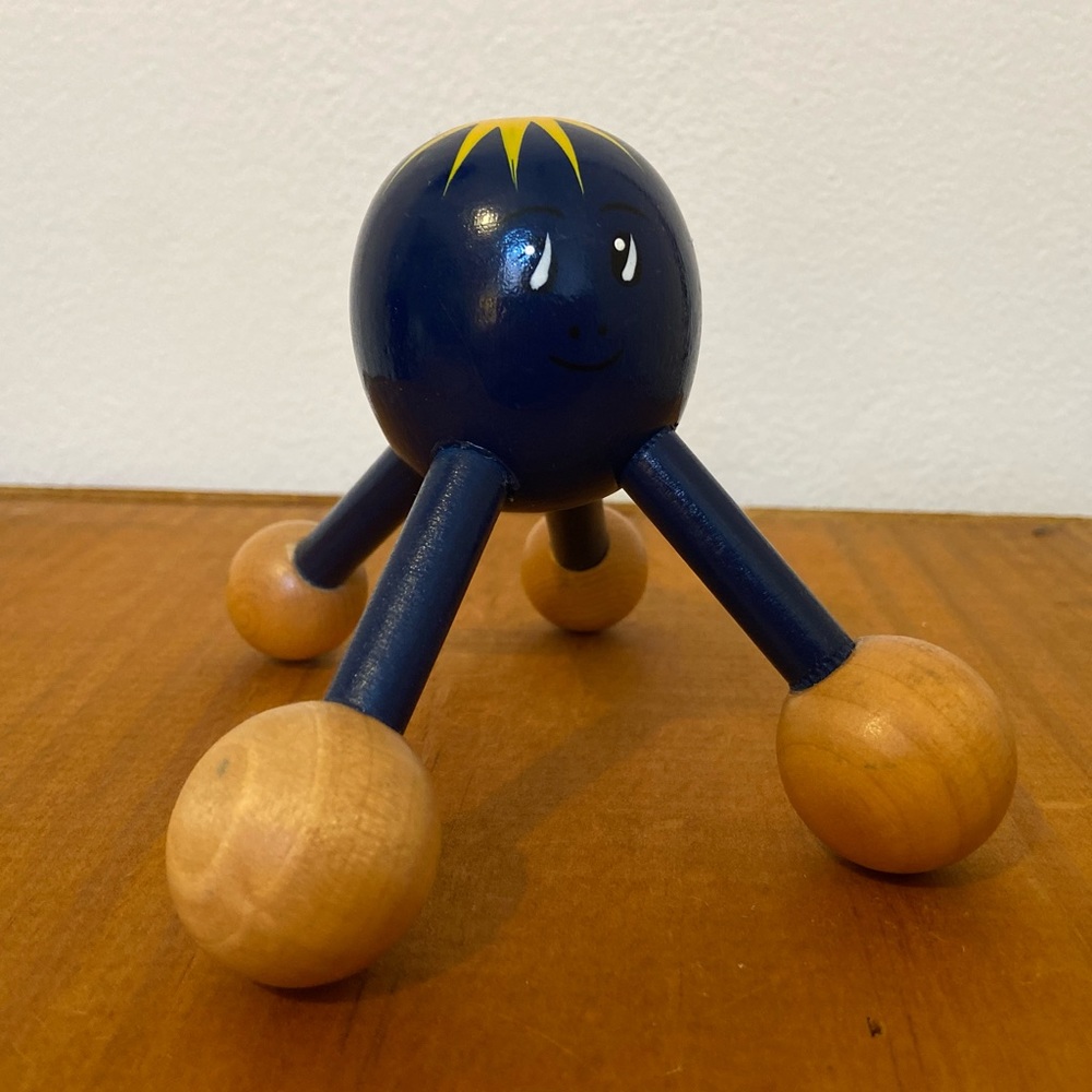 🐙 Wooden Octopus / Creature Hand Massager 🐙 - Picture 2 of 3